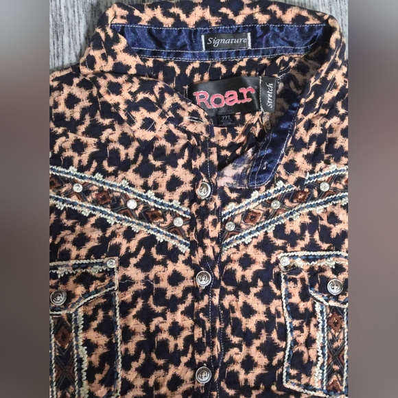 Roar Western Shirt - Beautiful Stitching Details - Studs Embellishments- Size M - Picture 5 of 13